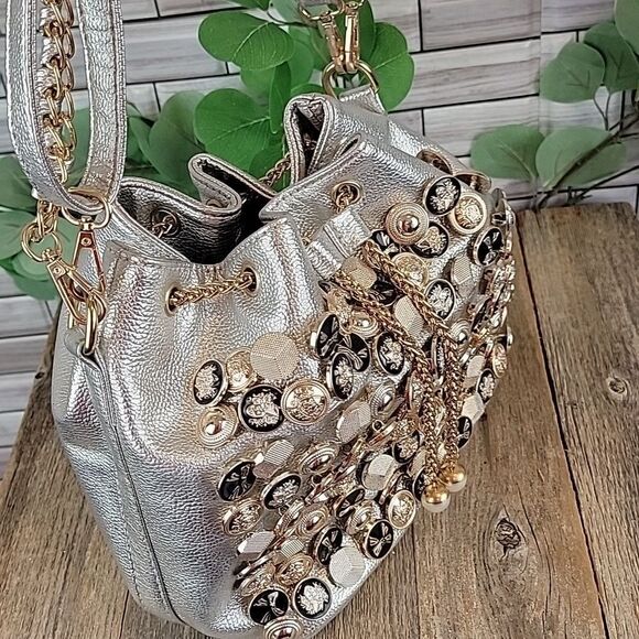 Unbranded silver metallic button studded drawstring shoulder bag - Picture 3 of 15